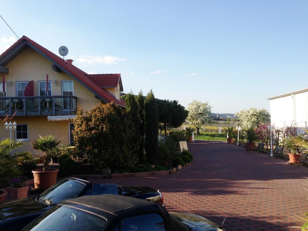 Gaestehaus Helbighof Нойштадт-ан-дер-Вайнштрасе Экстерьер фото